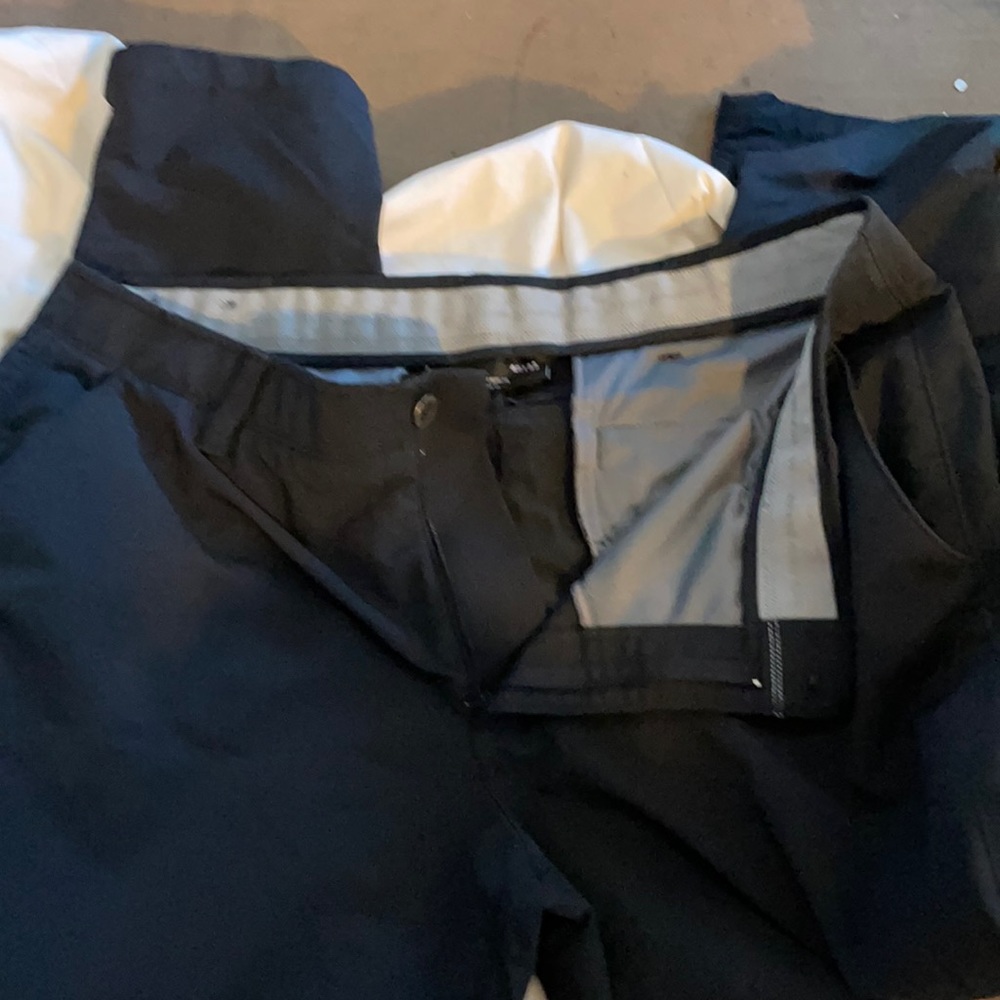 Excellent condition Under Armour golf pants.